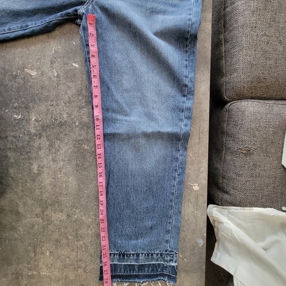 DKNY Straight Leg Jeans - Picture 7 of 7